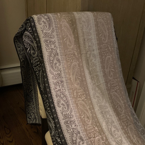 Scarf - Picture 1 of 8